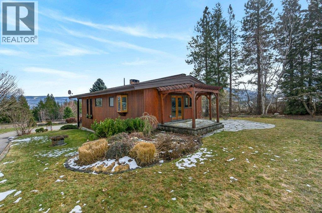 571 60 Street SW, Salmon Arm