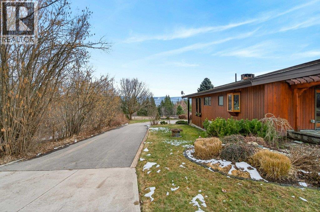 571 60 Street SW, Salmon Arm