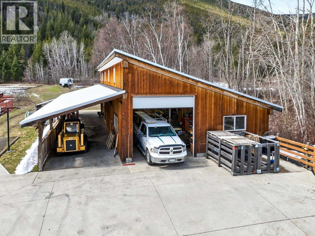 571 60 Street SW, Salmon Arm