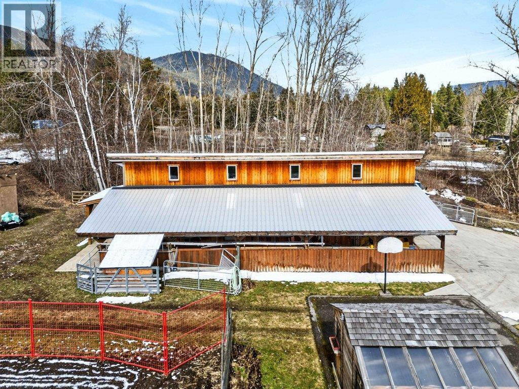 571 60 Street SW, Salmon Arm