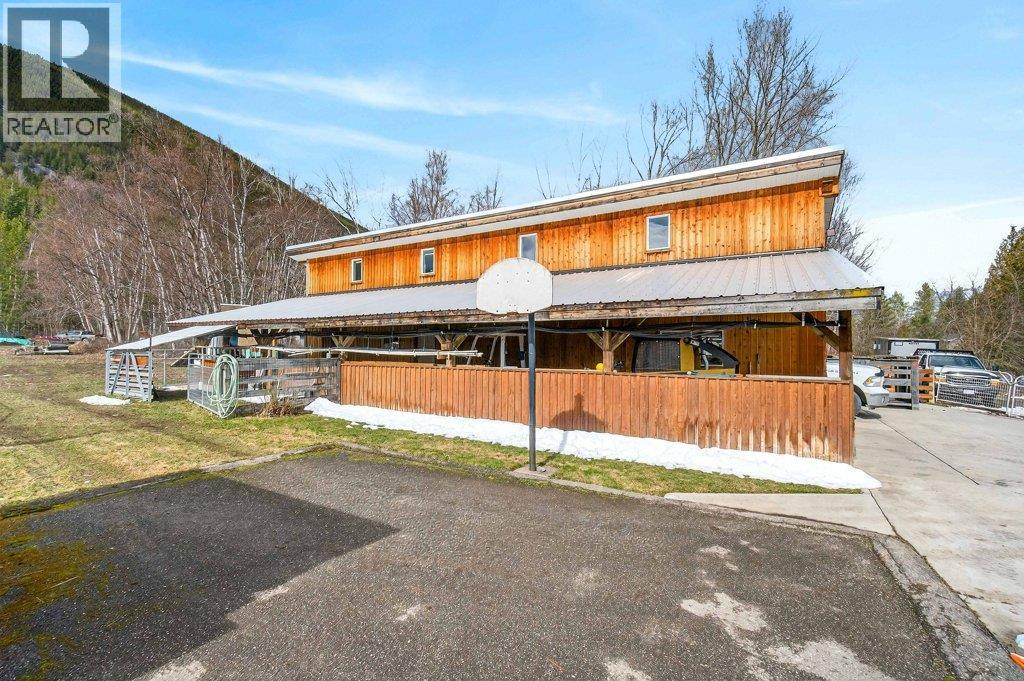 571 60 Street SW, Salmon Arm