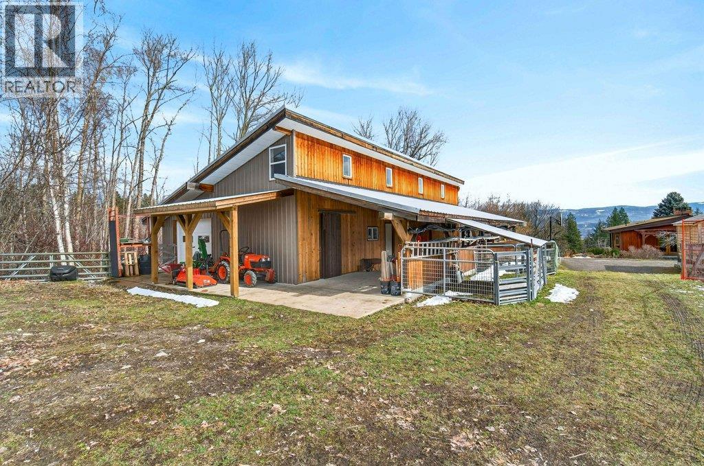 571 60 Street SW, Salmon Arm