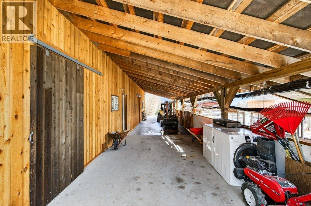 571 60 Street SW, Salmon Arm