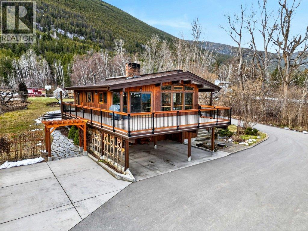 571 60 Street SW, Salmon Arm