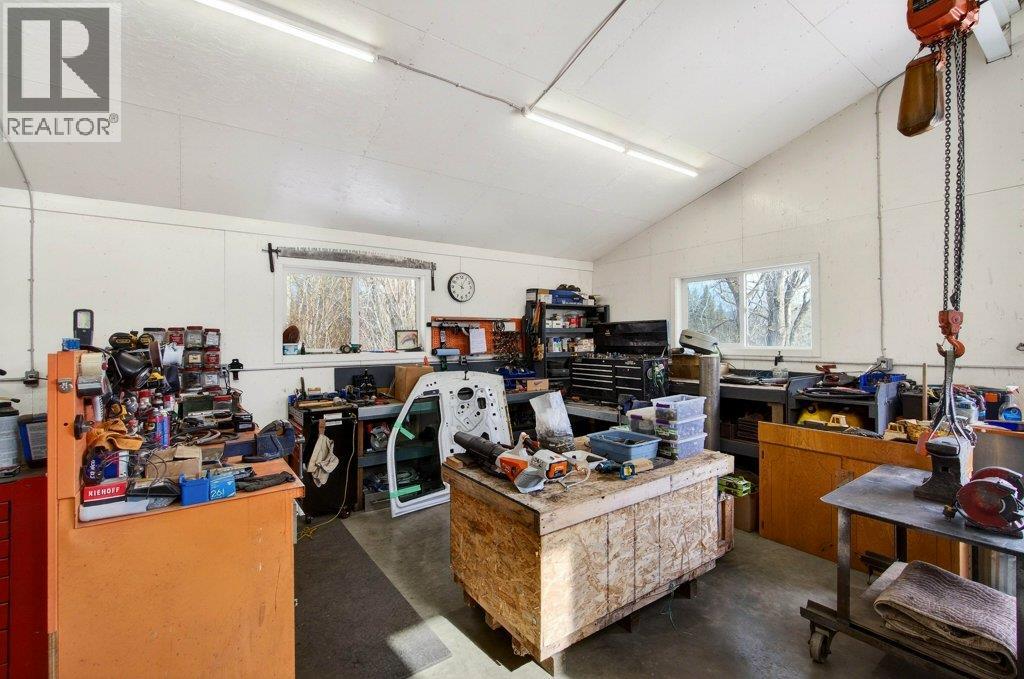 571 60 Street SW, Salmon Arm