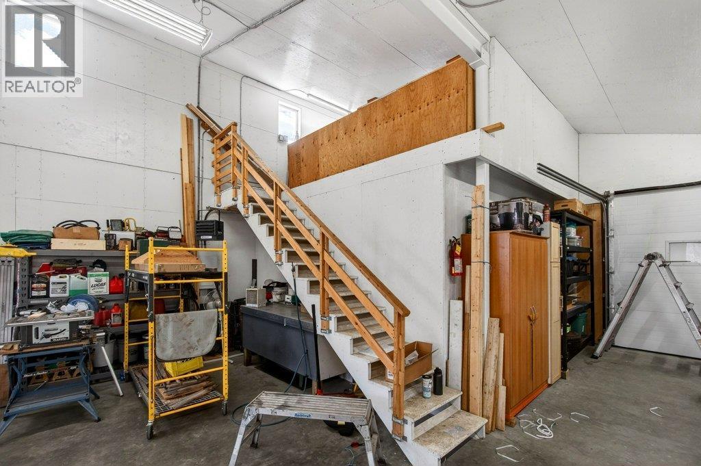 571 60 Street SW, Salmon Arm