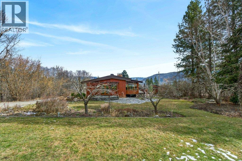 571 60 Street SW, Salmon Arm