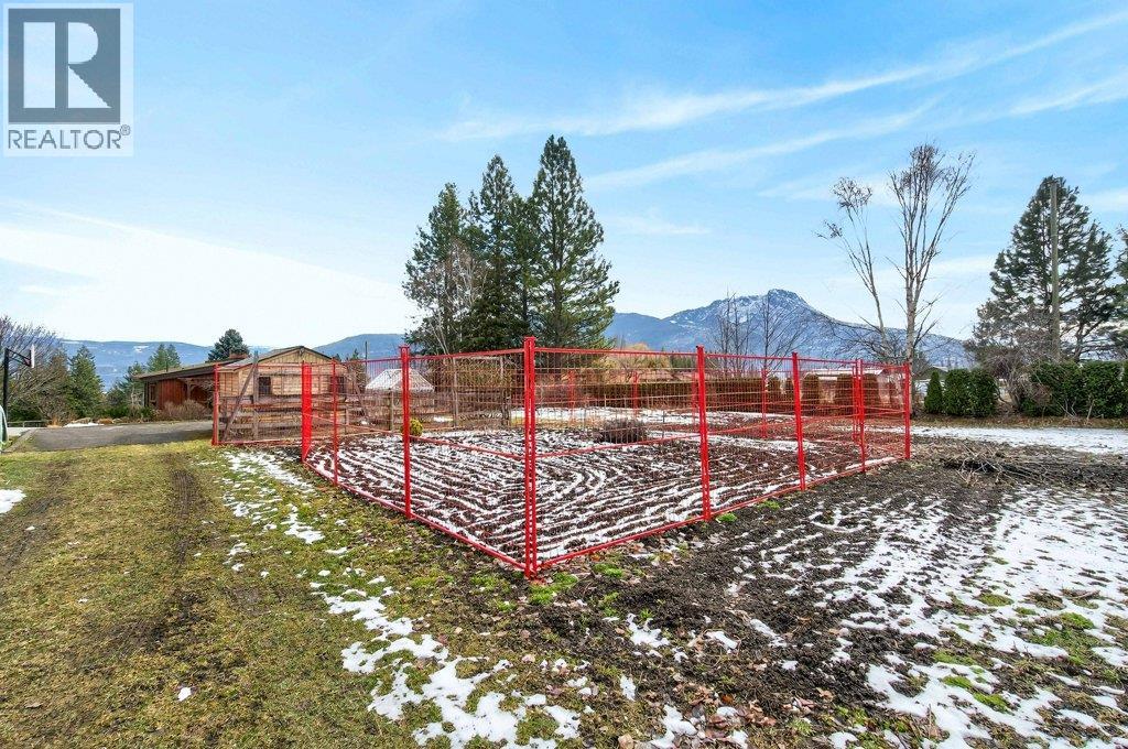 571 60 Street SW, Salmon Arm