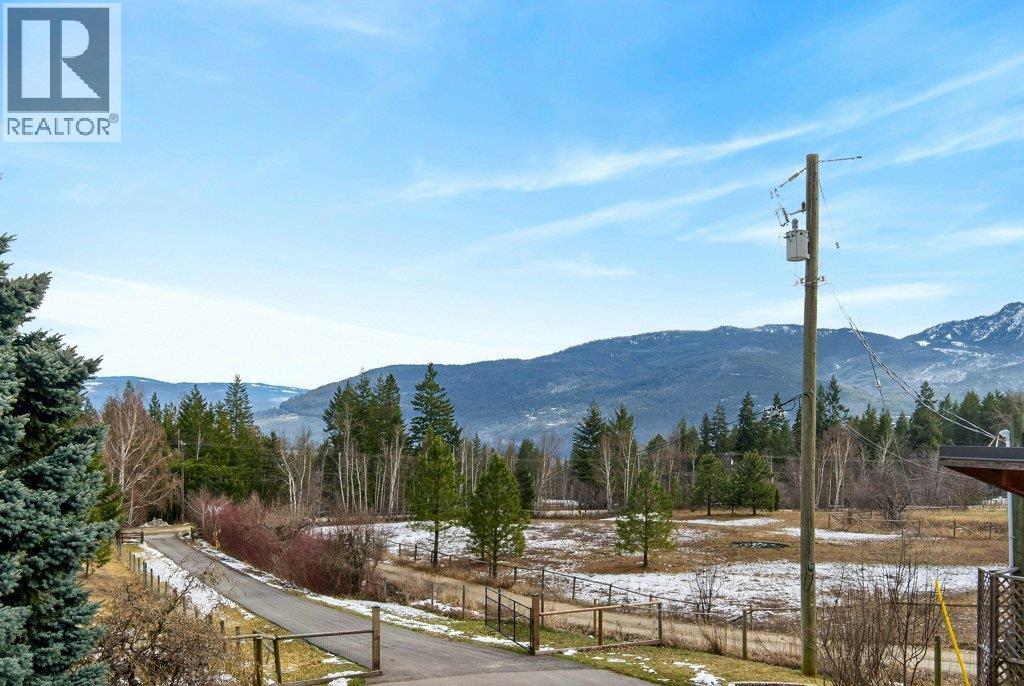 571 60 Street SW, Salmon Arm