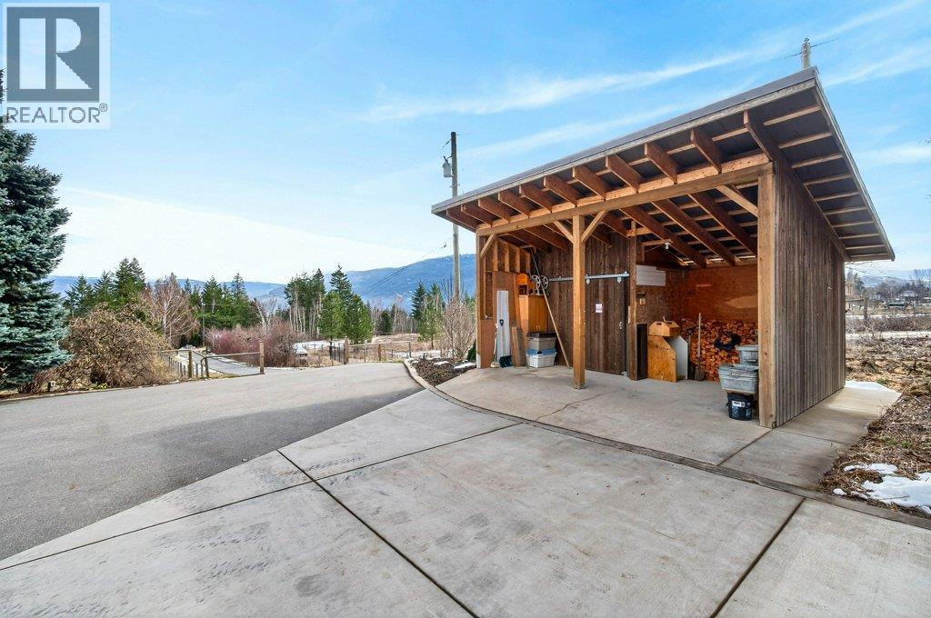 571 60 Street SW, Salmon Arm