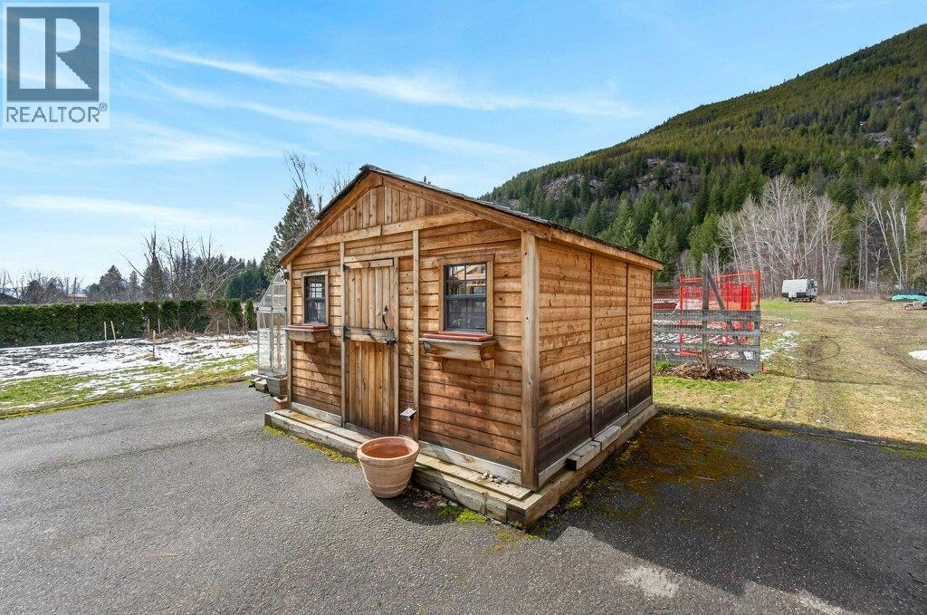 571 60 Street SW, Salmon Arm