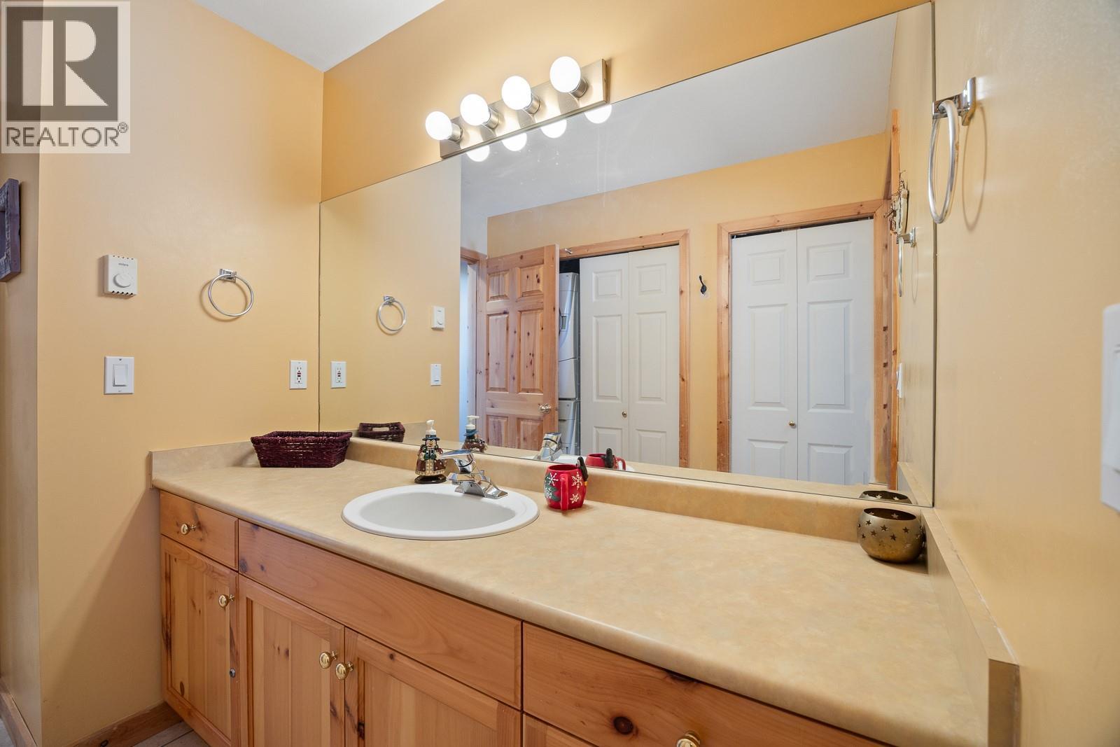 5825 Snow Pines Way Unit# A, Big White