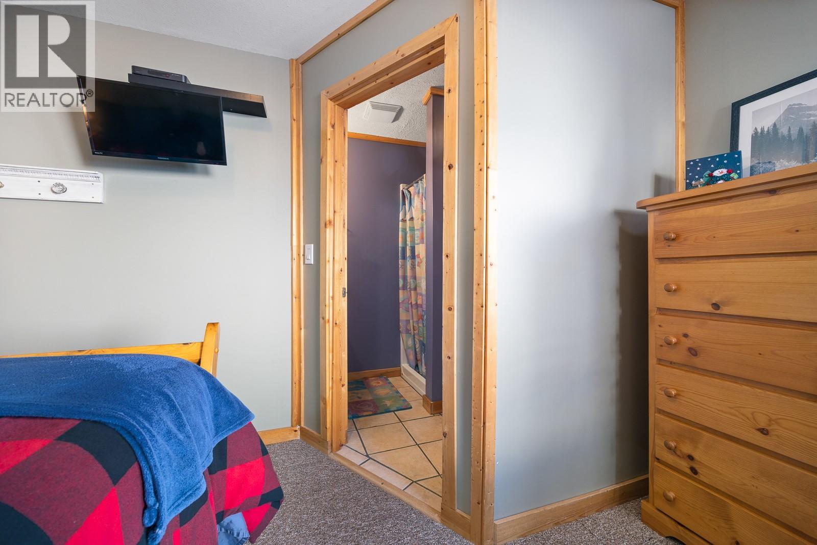 5825 Snow Pines Way Unit# A, Big White