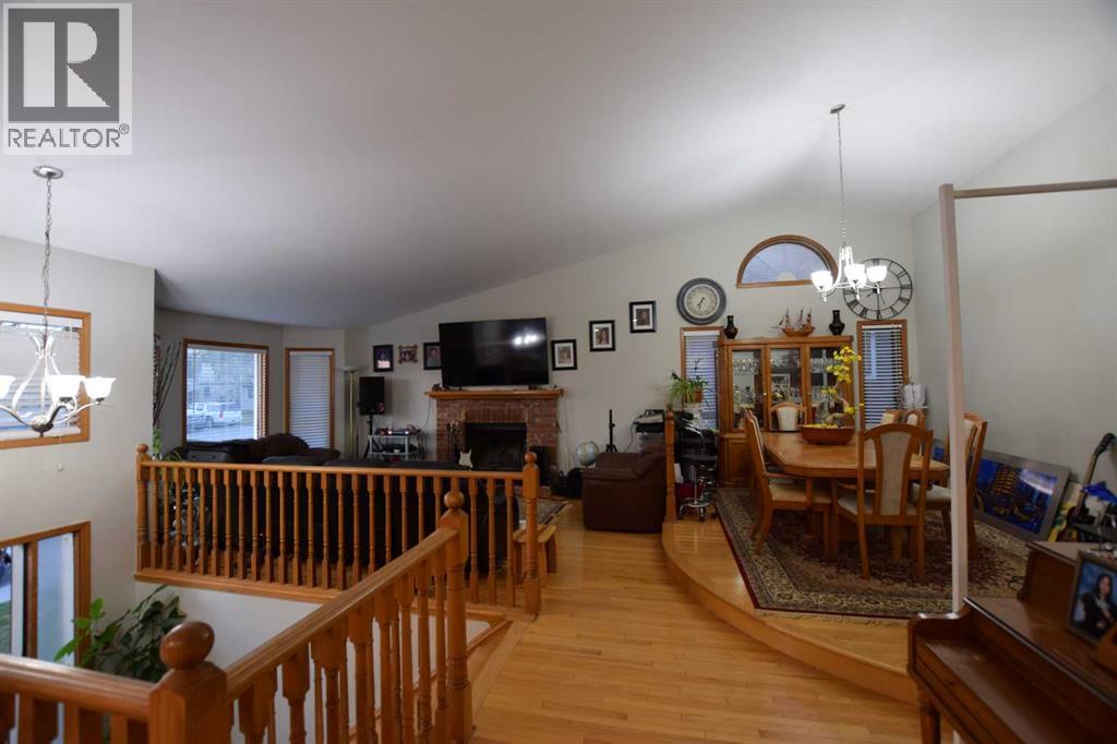 94 Douglas Woods Close SE, Calgary, Alberta