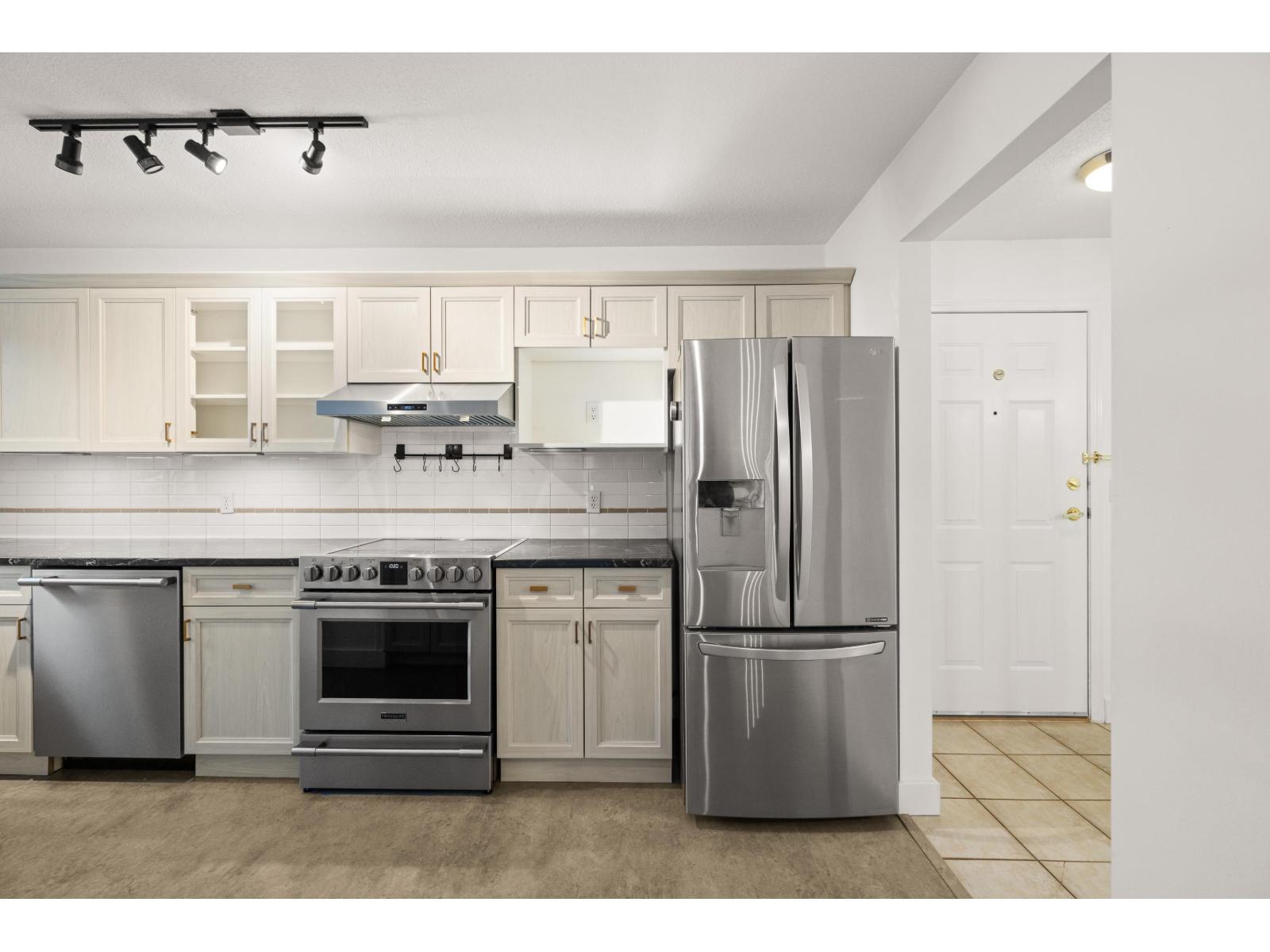 302 5556 201A Street - photo 2