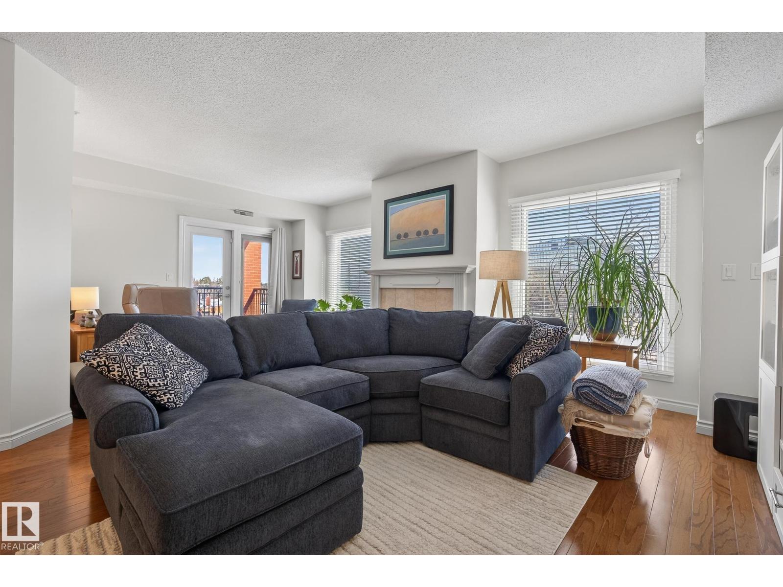 #307 10108 125 ST NW - 23