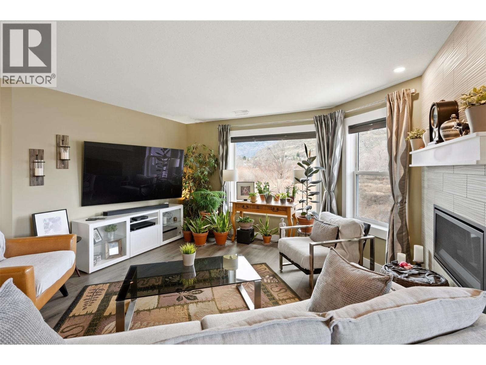 6514 MEADOWS Drive Unit# 9, Oliver