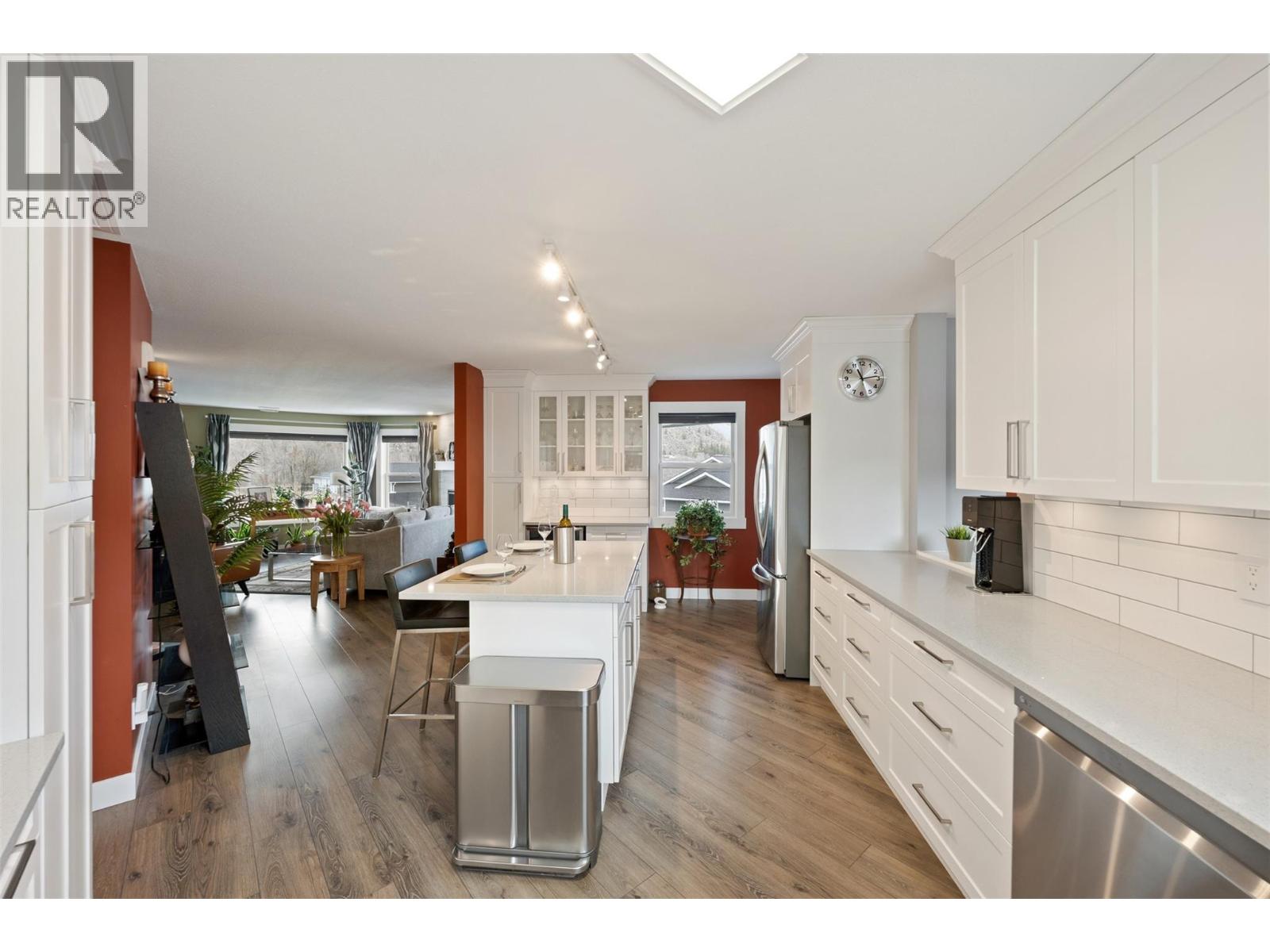 6514 MEADOWS Drive Unit# 9, Oliver