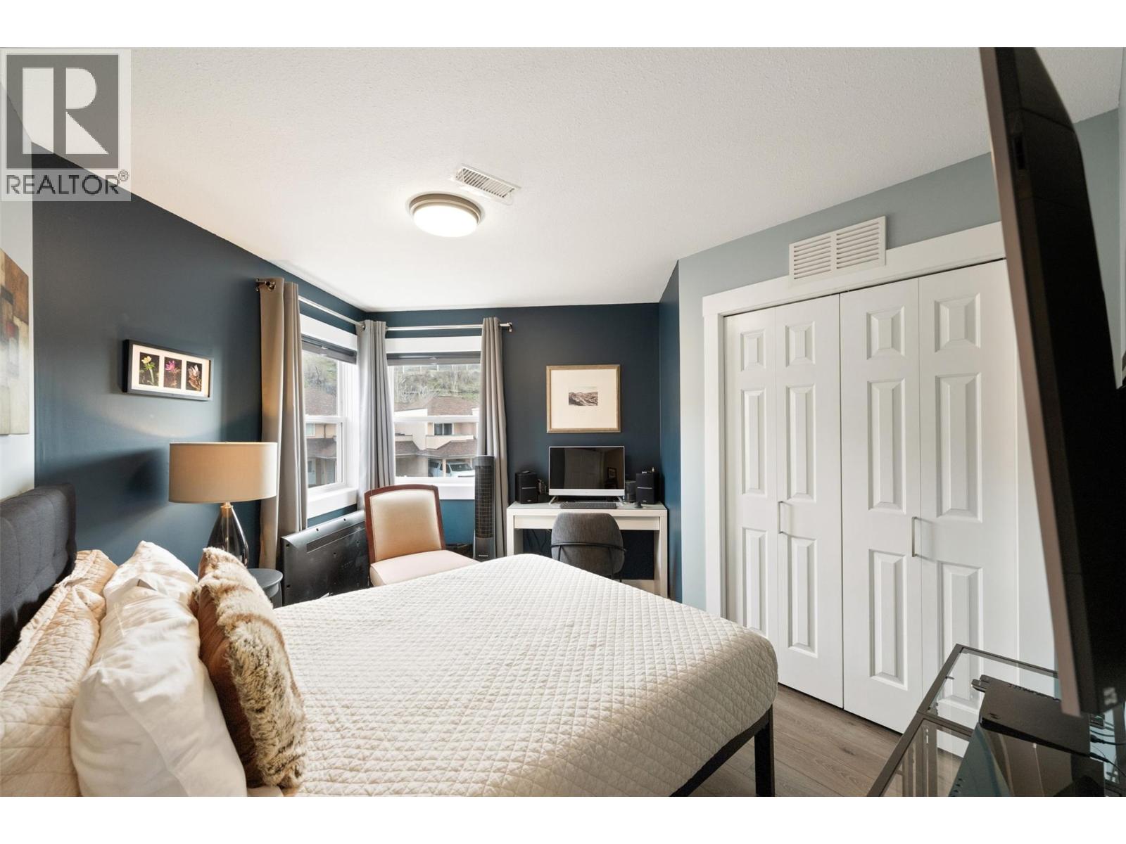 6514 MEADOWS Drive Unit# 9, Oliver