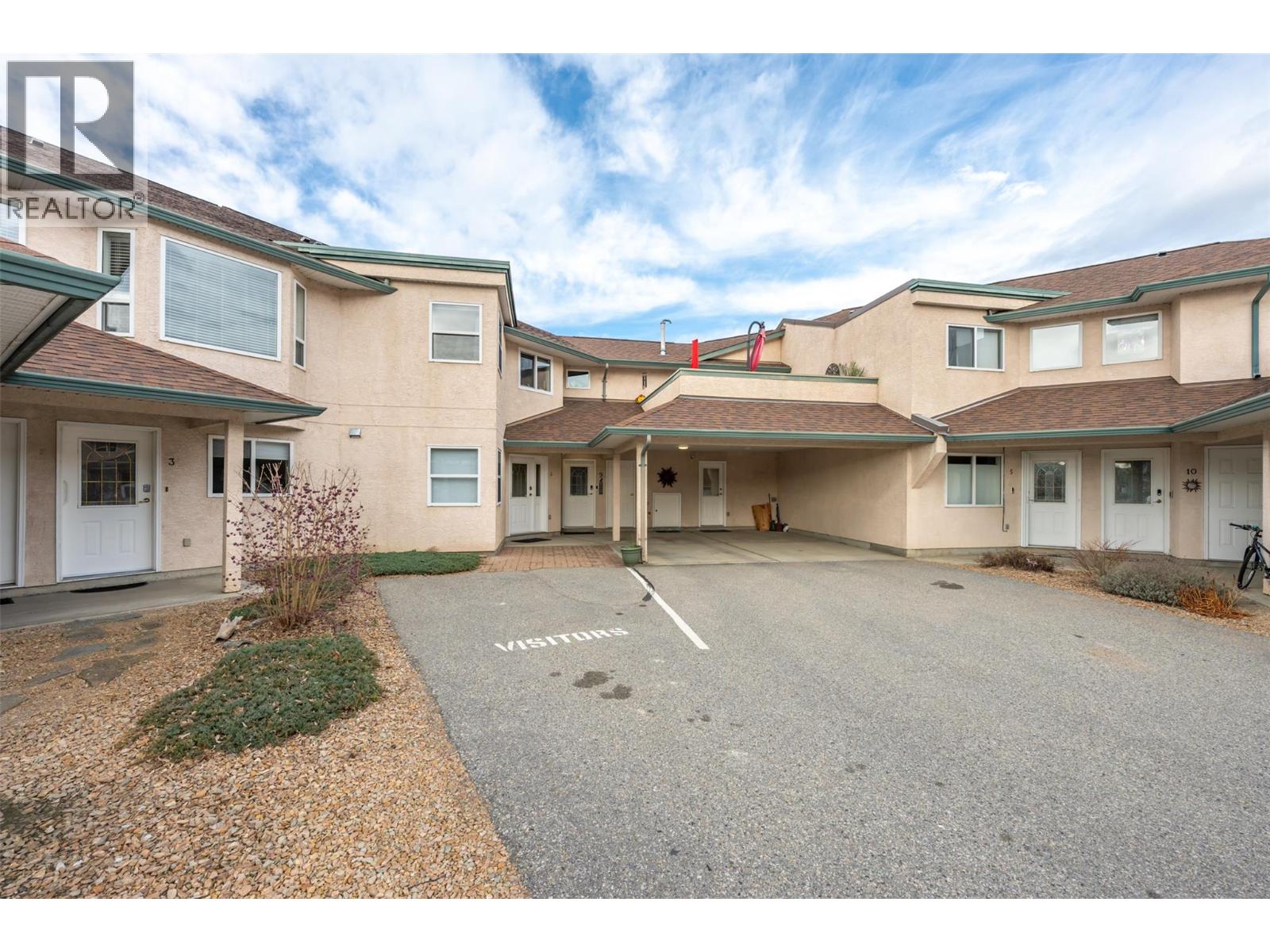 6514 MEADOWS Drive Unit# 9, Oliver