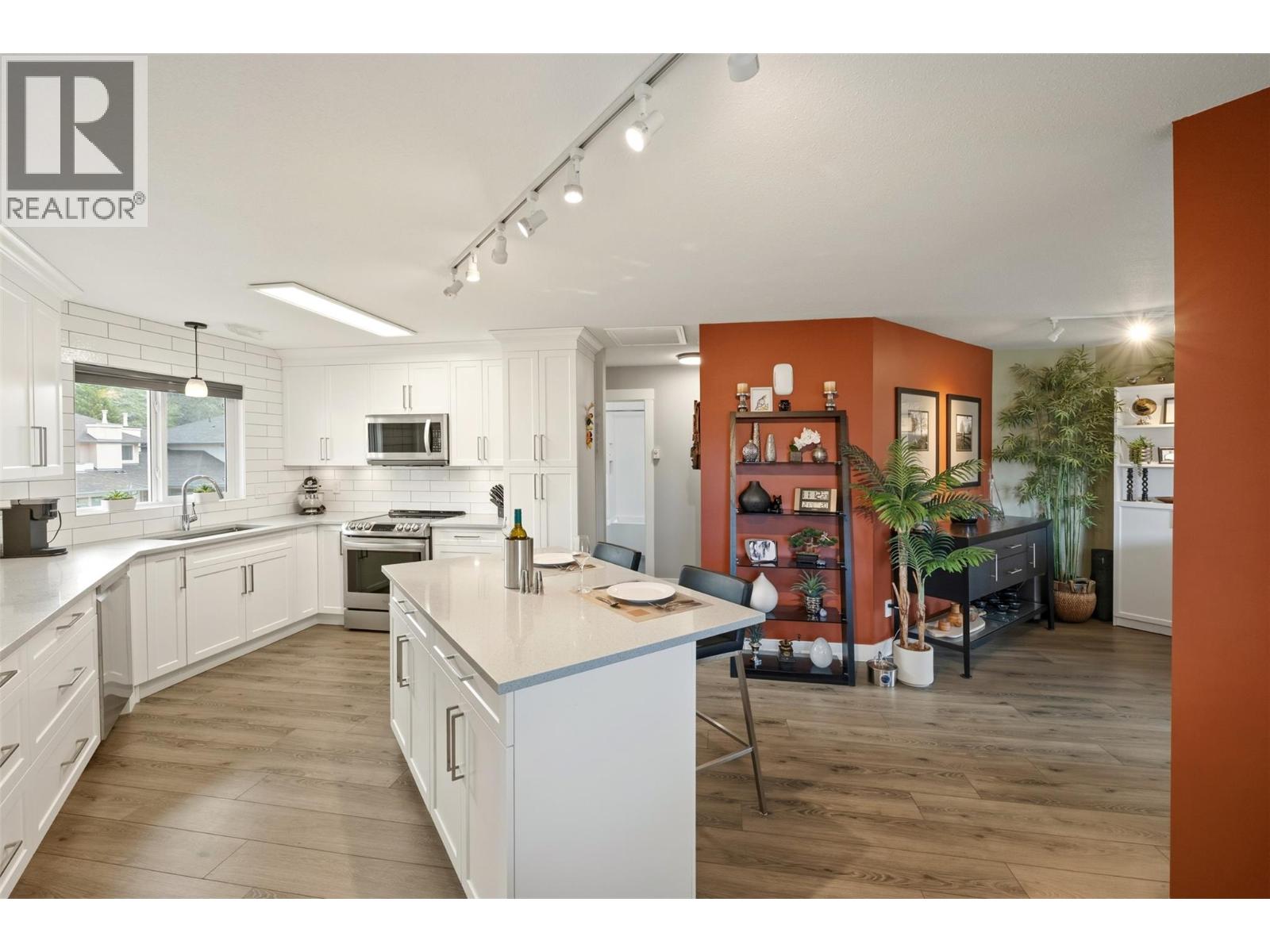 6514 MEADOWS Drive Unit# 9, Oliver