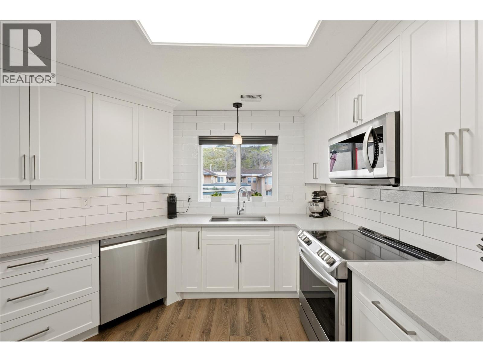 6514 MEADOWS Drive Unit# 9, Oliver