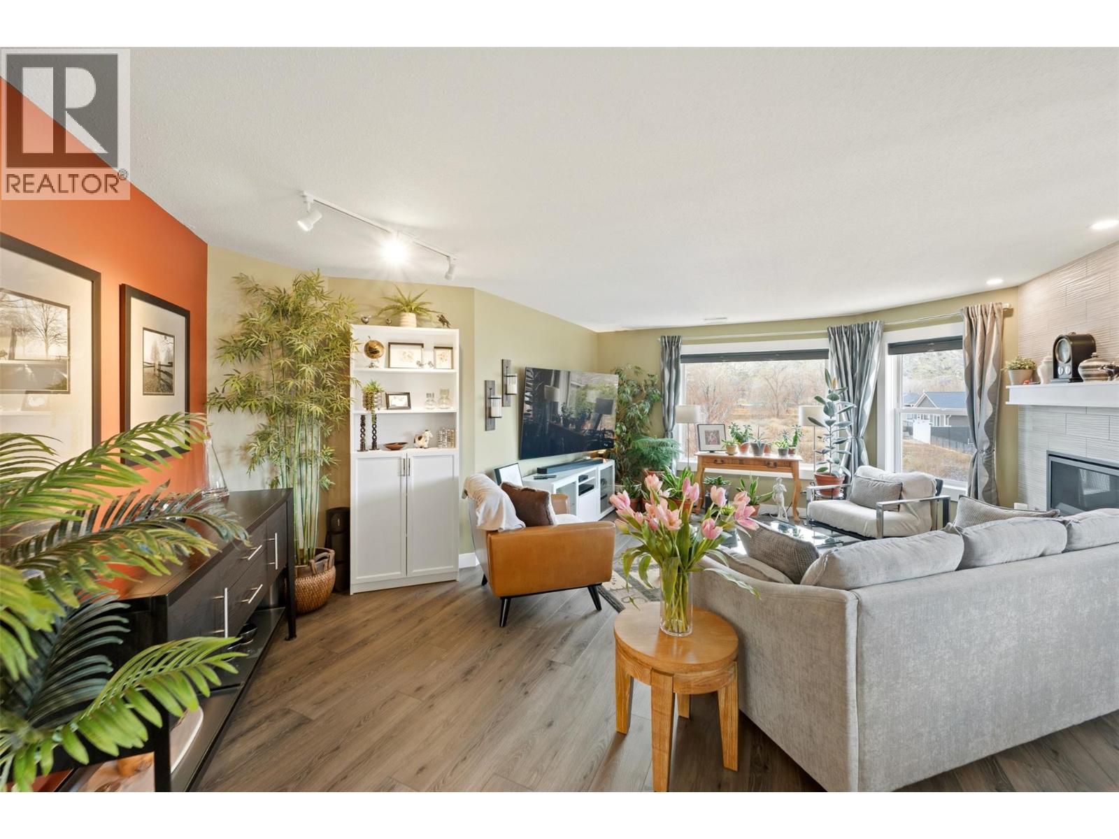 6514 MEADOWS Drive Unit# 9, Oliver