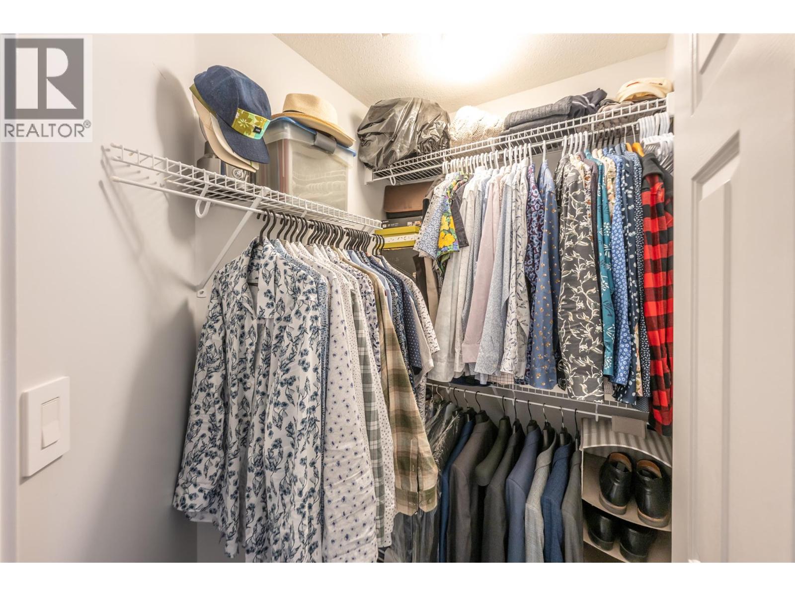 6514 MEADOWS Drive Unit# 9, Oliver