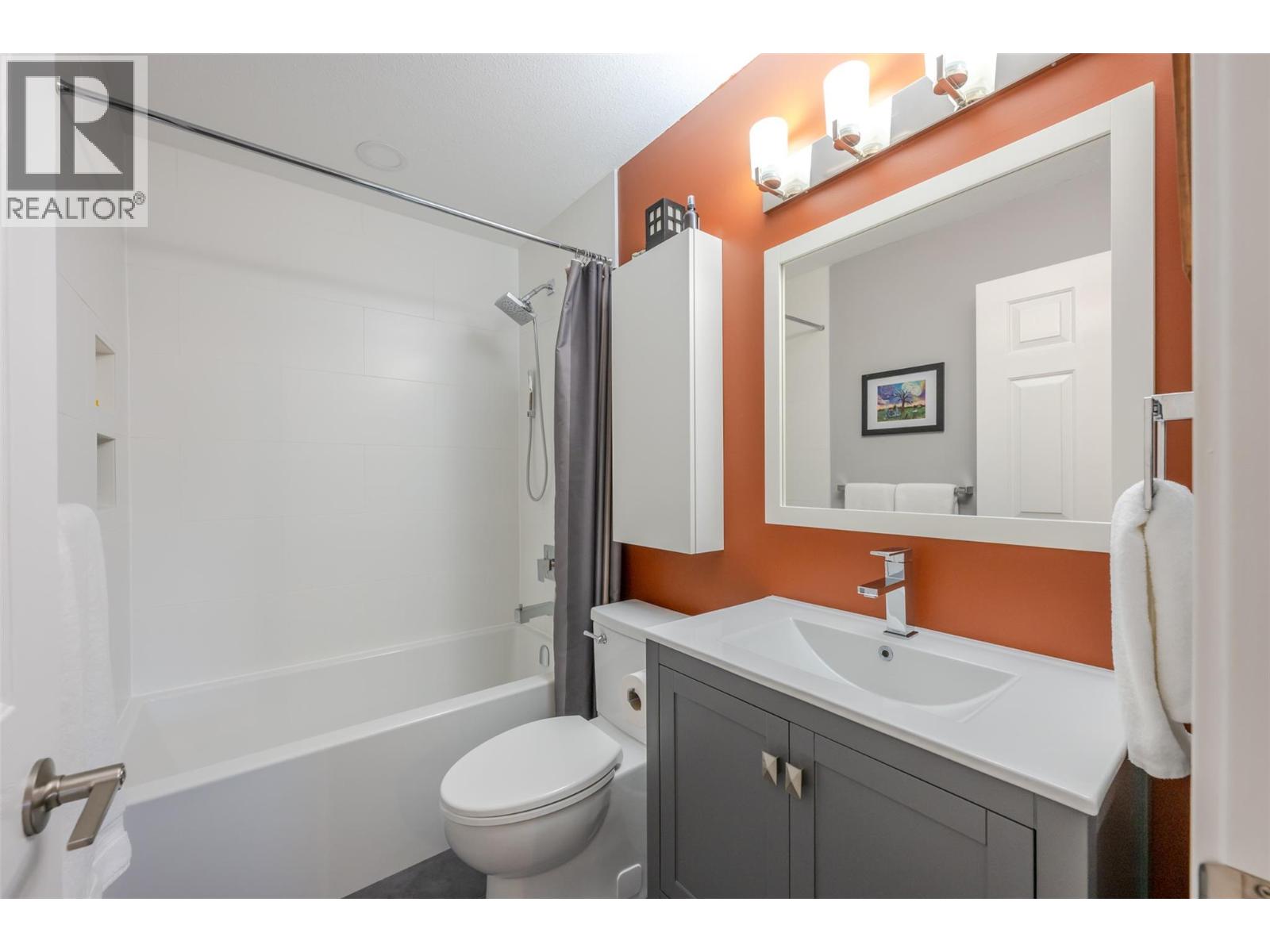 6514 MEADOWS Drive Unit# 9, Oliver