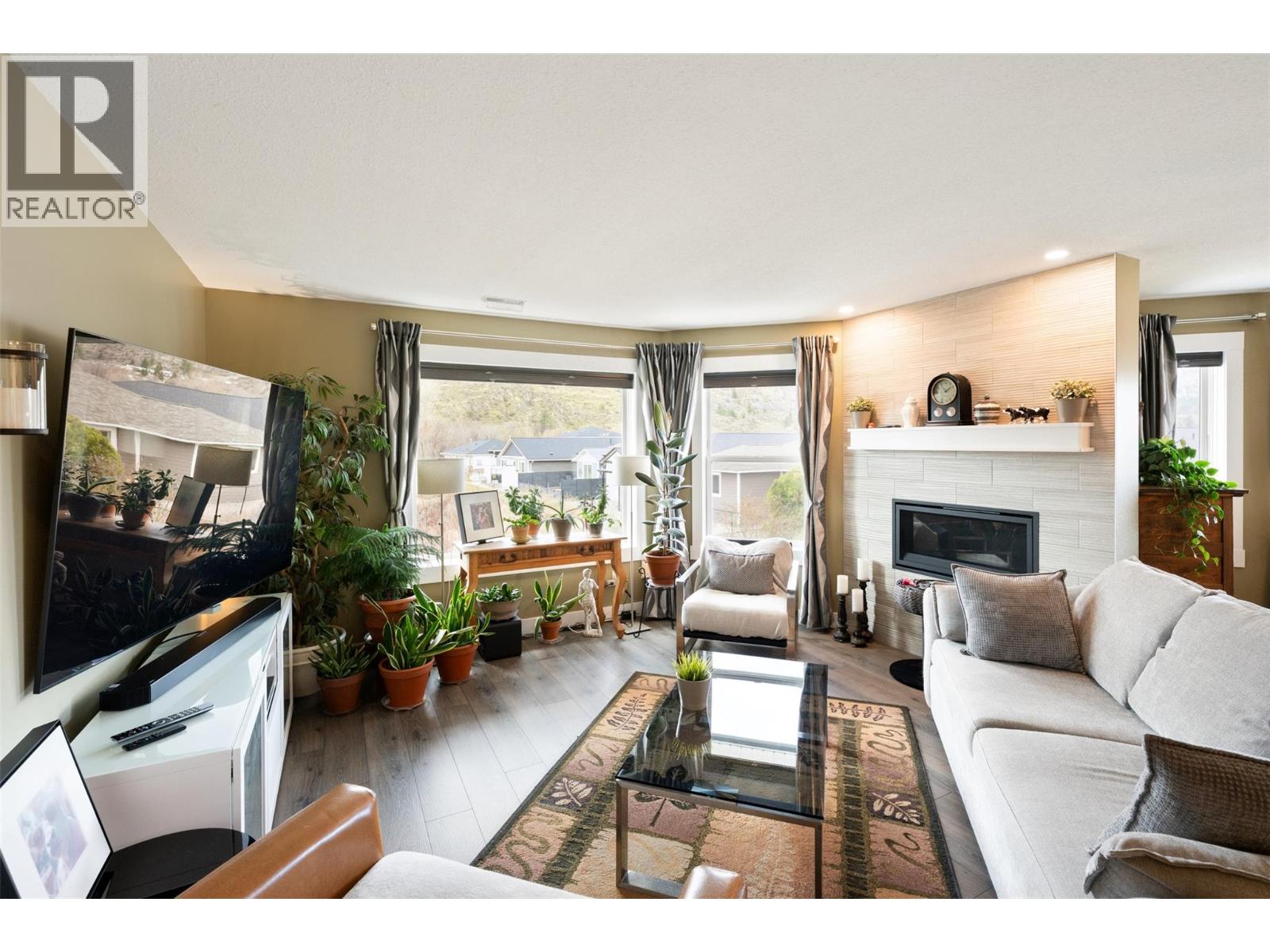 6514 MEADOWS Drive Unit# 9, Oliver