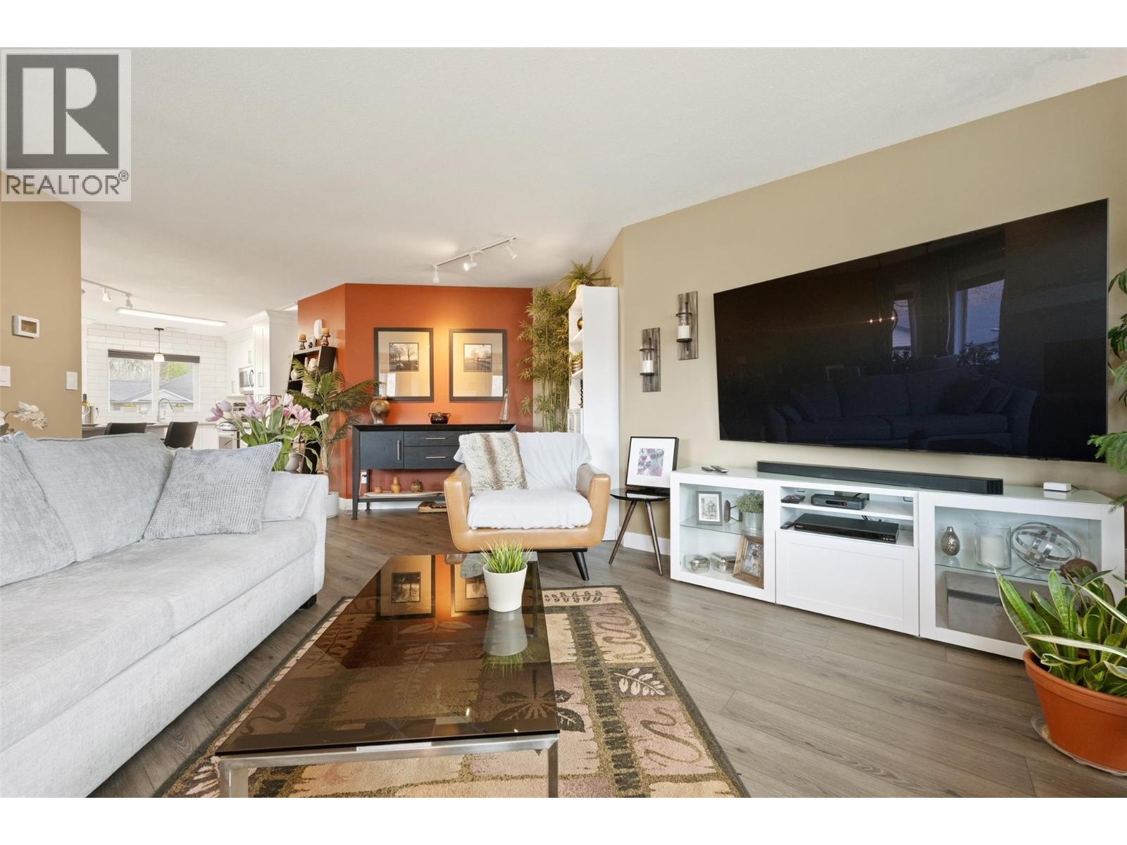 6514 MEADOWS Drive Unit# 9, Oliver