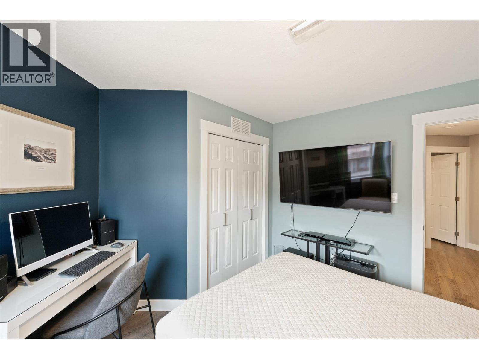 6514 MEADOWS Drive Unit# 9, Oliver