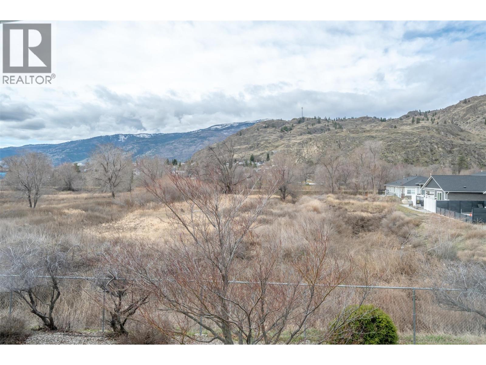 6514 MEADOWS Drive Unit# 9, Oliver