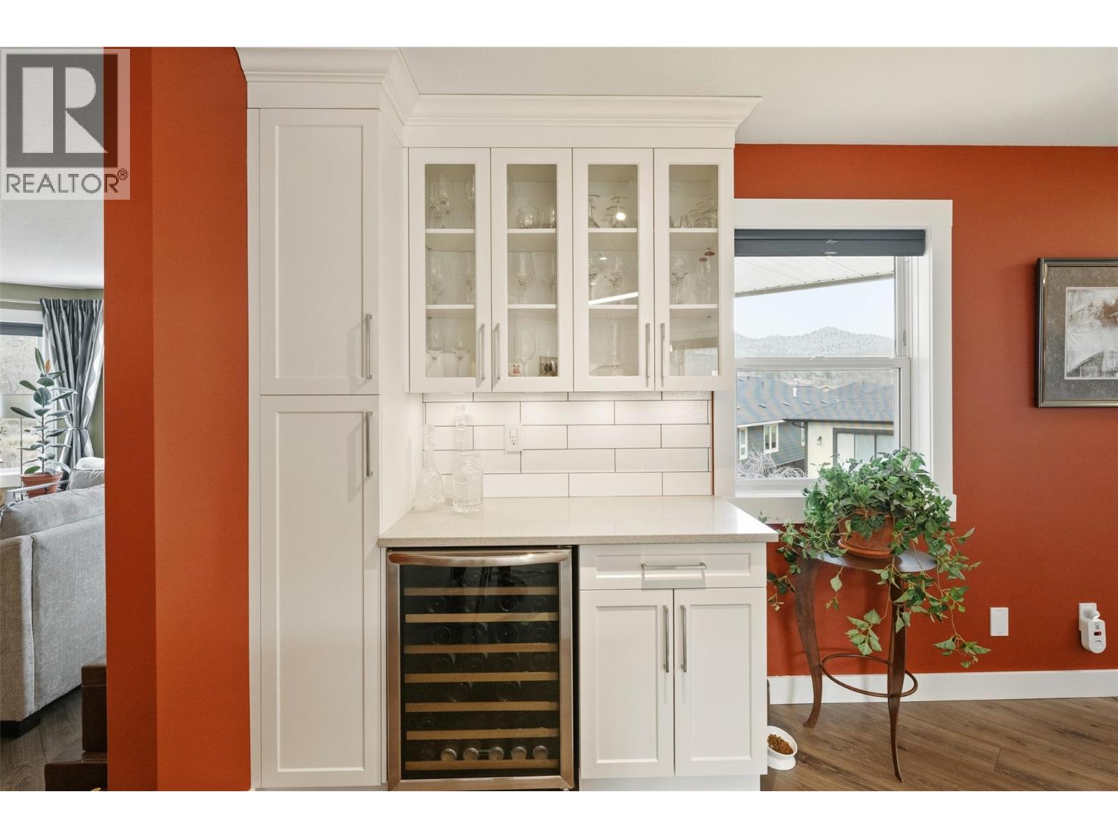 6514 MEADOWS Drive Unit# 9, Oliver