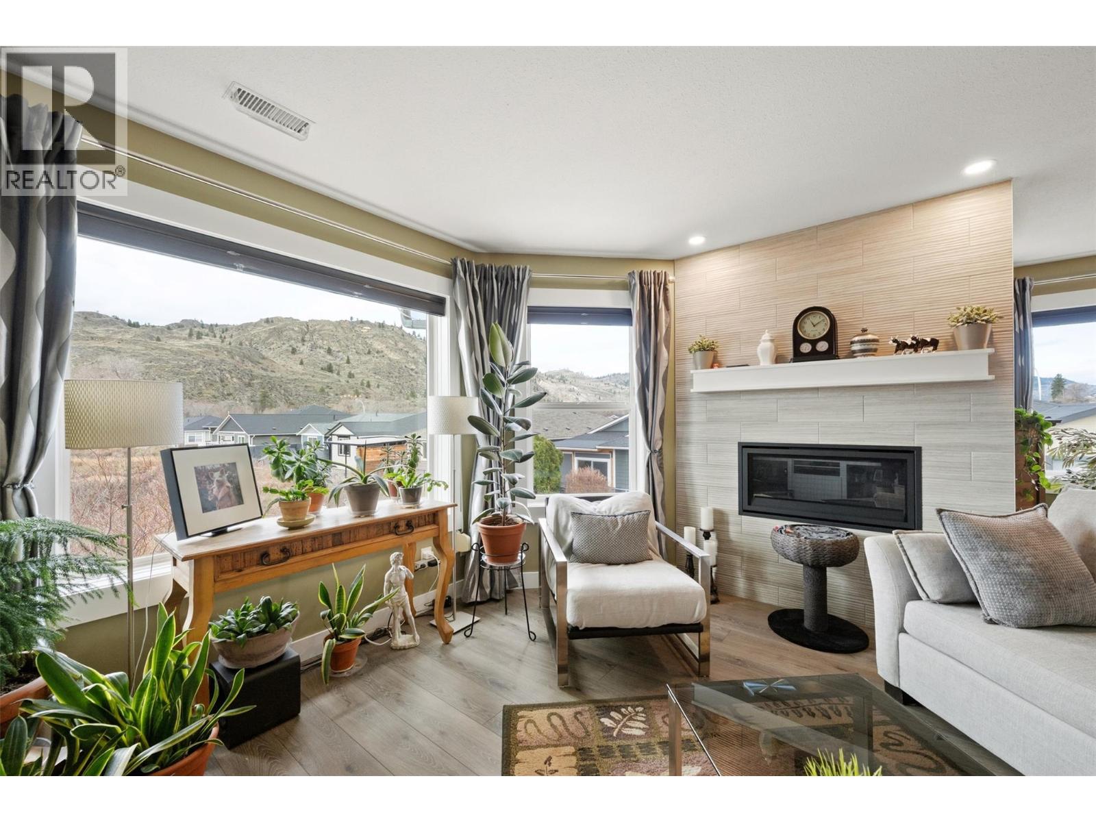 6514 MEADOWS Drive Unit# 9, Oliver