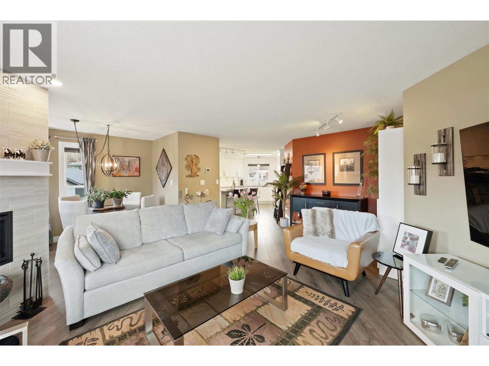 6514 MEADOWS Drive Unit# 9, Oliver