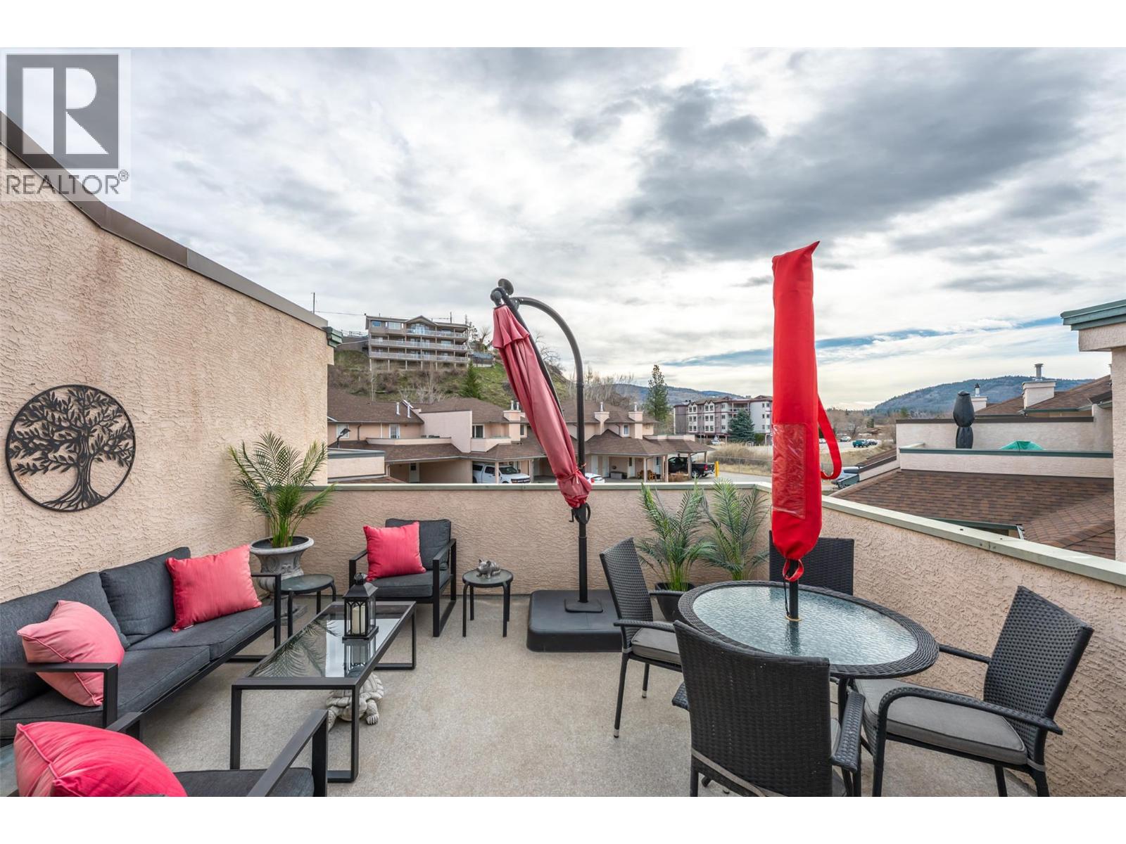 6514 MEADOWS Drive Unit# 9, Oliver