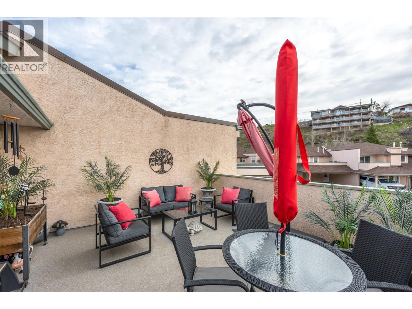 6514 MEADOWS Drive Unit# 9, Oliver