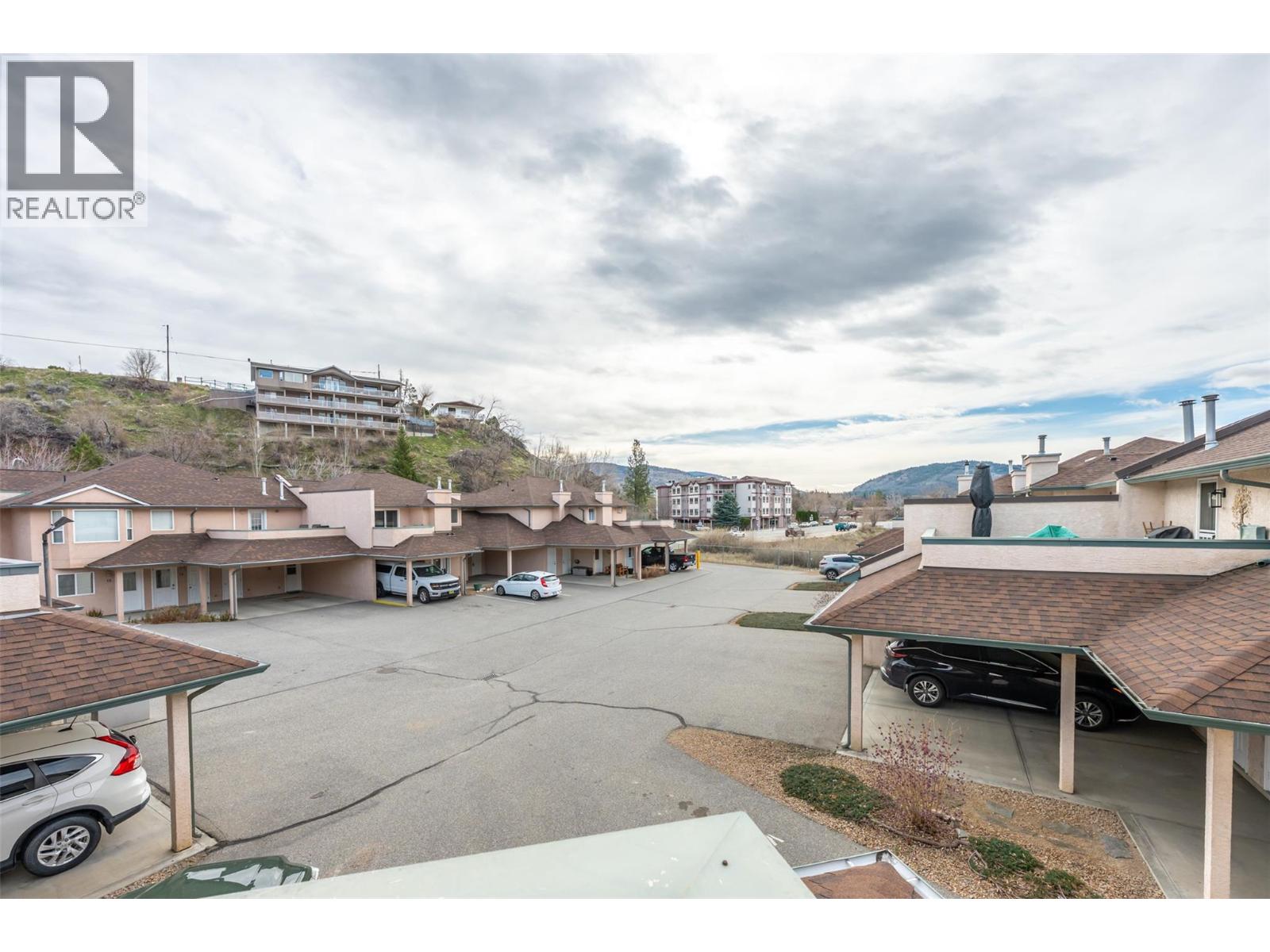 6514 MEADOWS Drive Unit# 9, Oliver