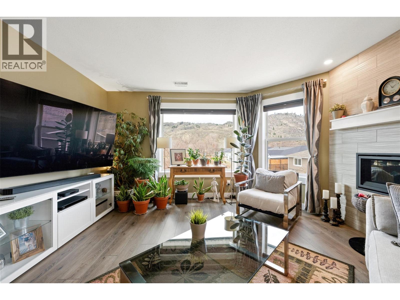 6514 MEADOWS Drive Unit# 9, Oliver