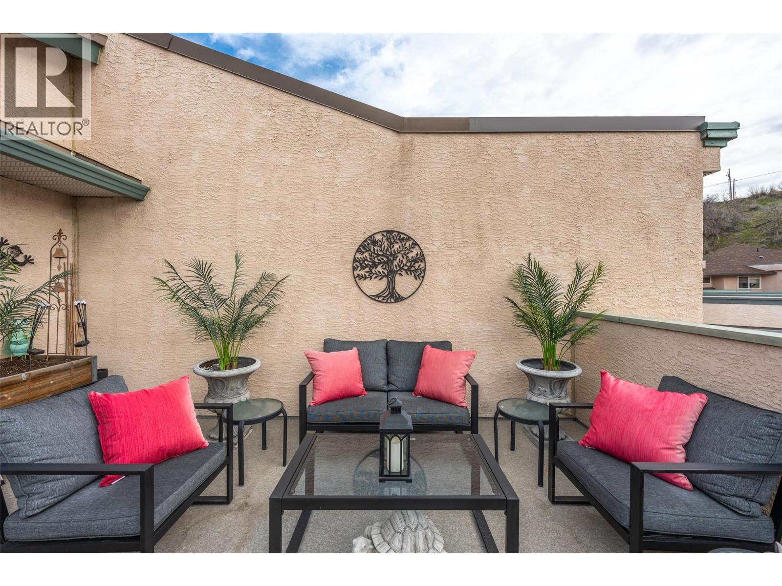 6514 MEADOWS Drive Unit# 9, Oliver