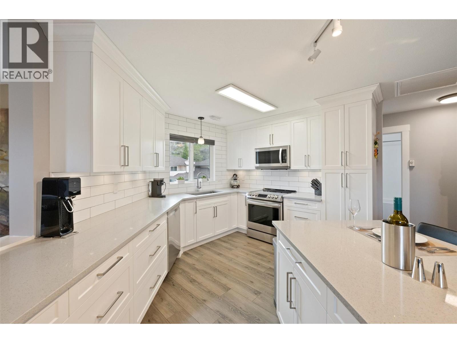 6514 MEADOWS Drive Unit# 9, Oliver