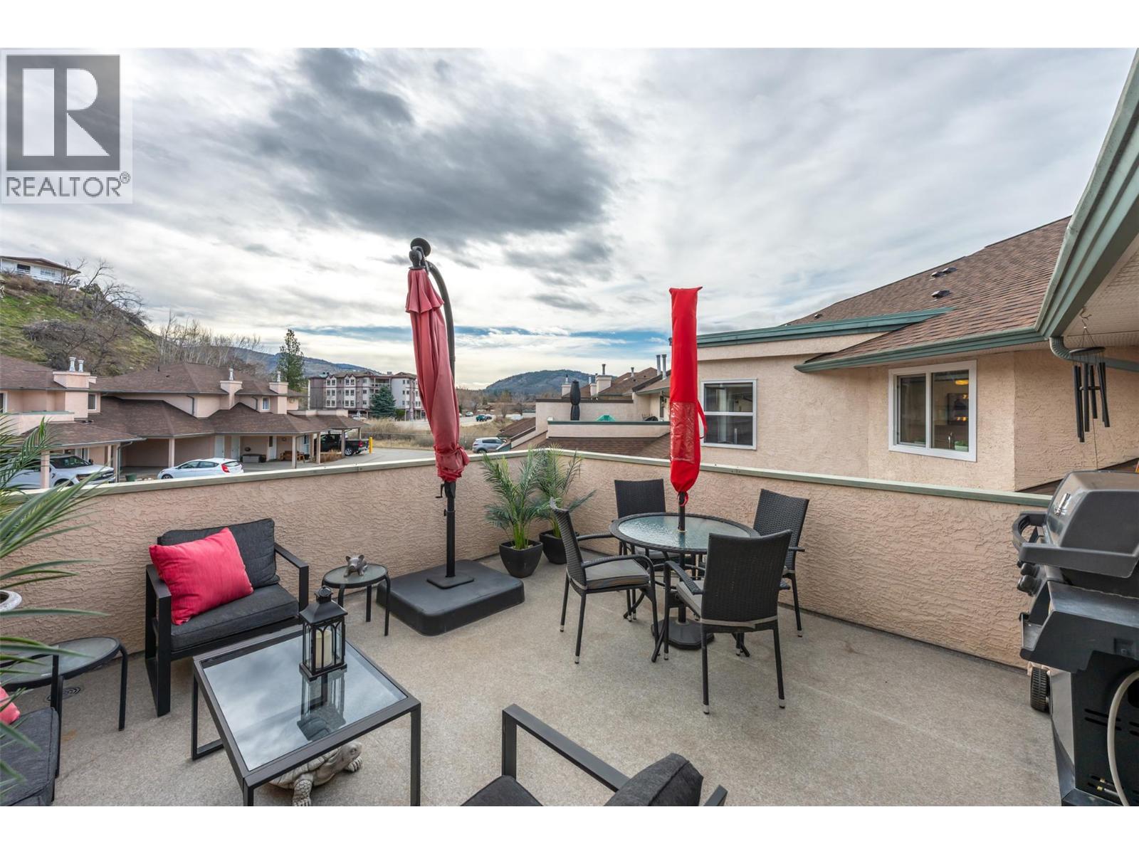 6514 MEADOWS Drive Unit# 9, Oliver