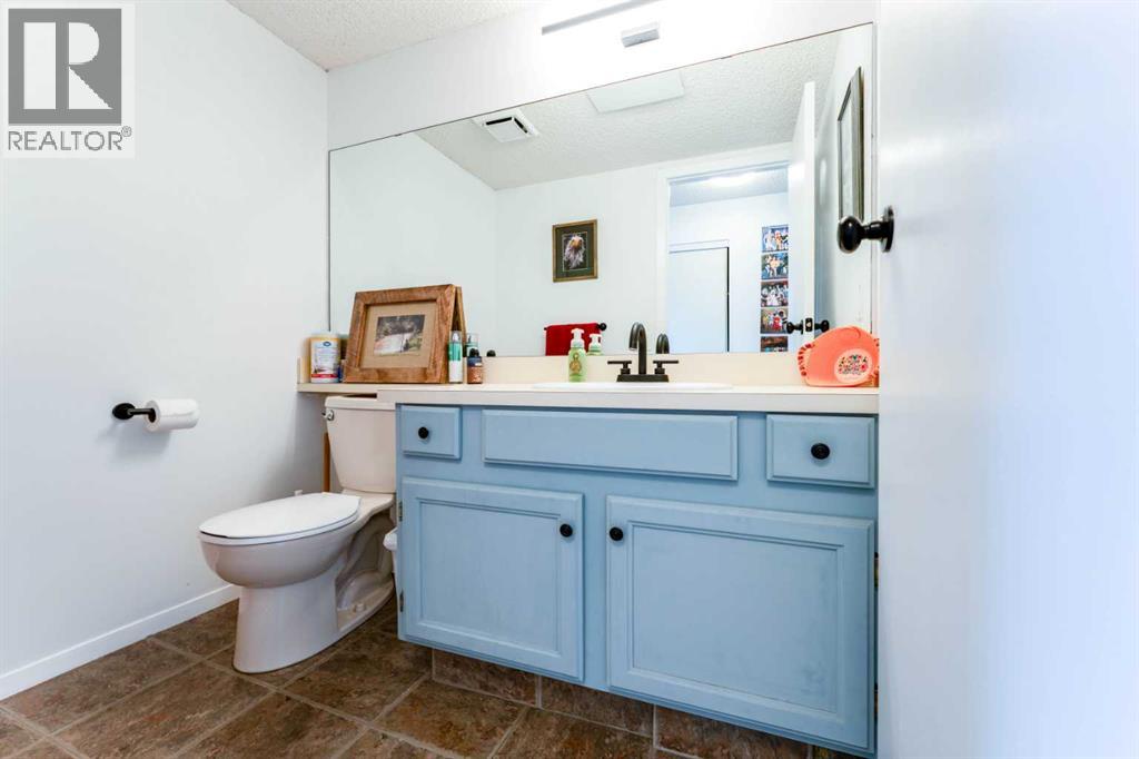 Single Family House for Sale in  Midpark Gardens SE Midnapore Calgary 