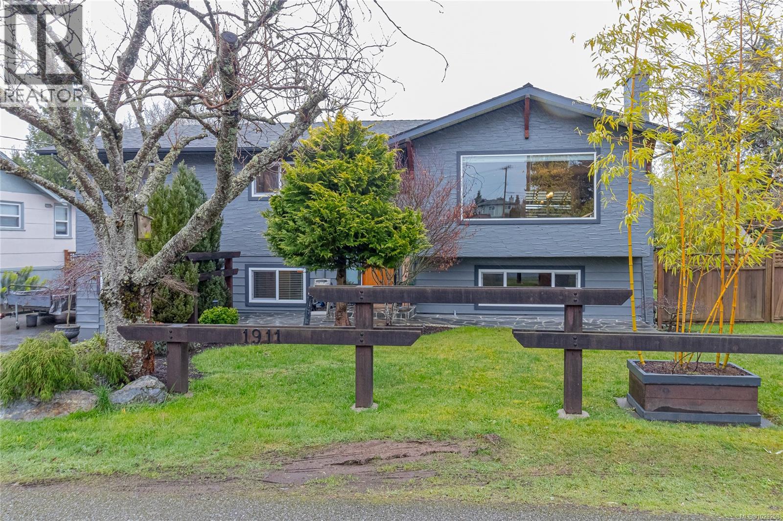 1911 Lisnoe Avenue, Central Saanich