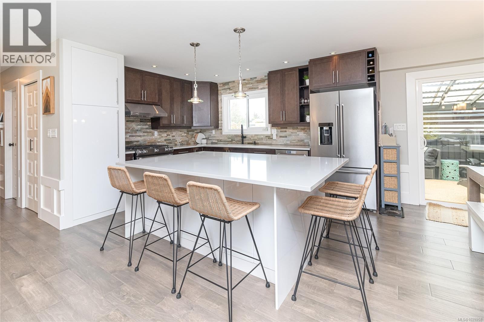  1911 Lisnoe Avenue, Central Saanich