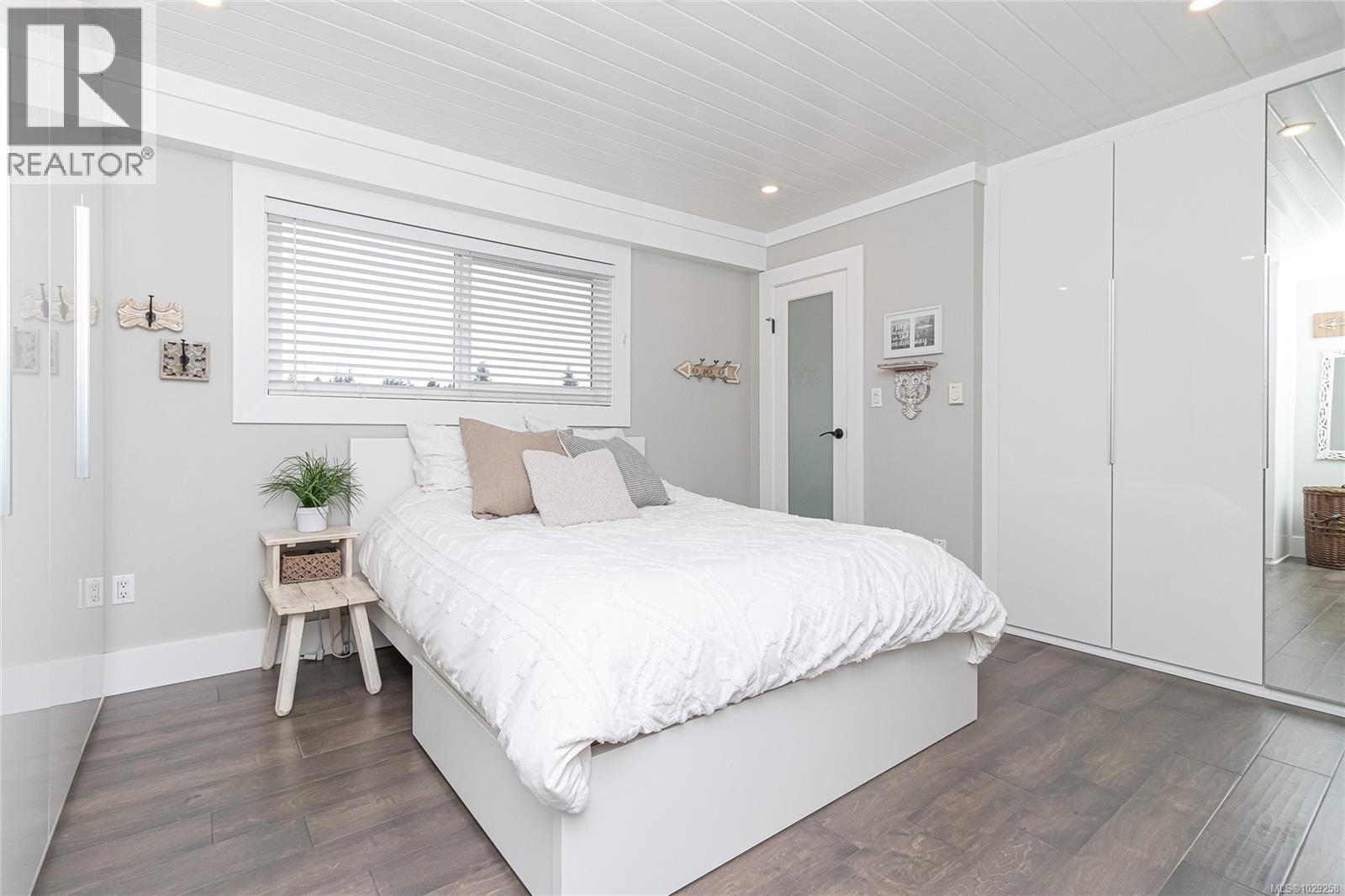  1911 Lisnoe Avenue, Central Saanich