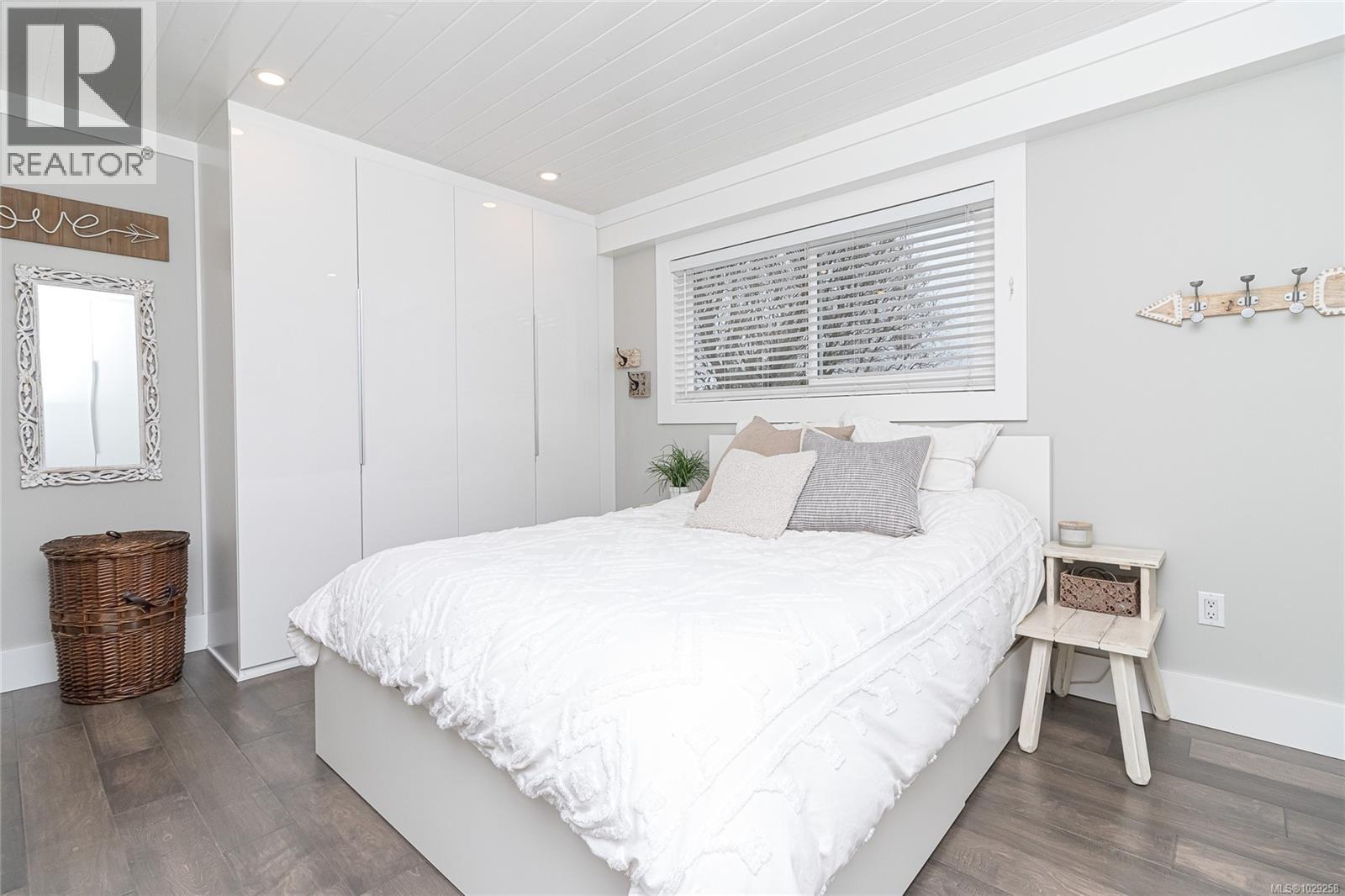  1911 Lisnoe Avenue, Central Saanich