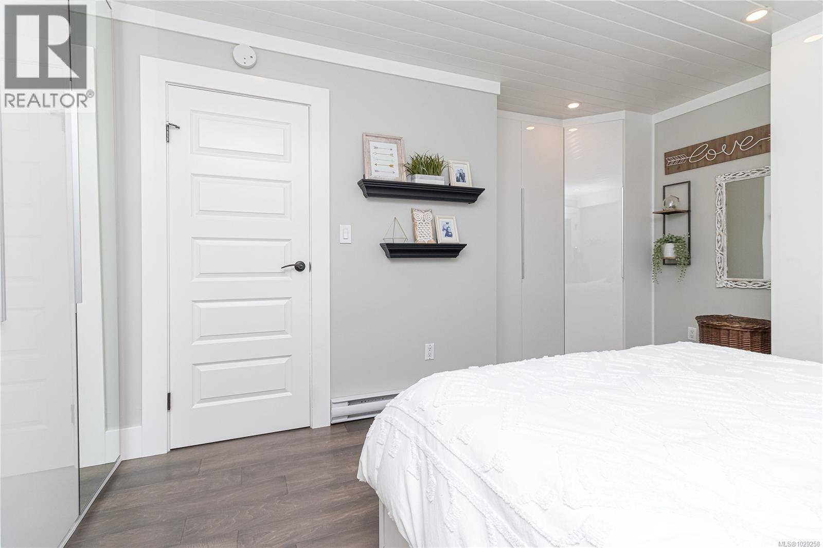  1911 Lisnoe Avenue, Central Saanich