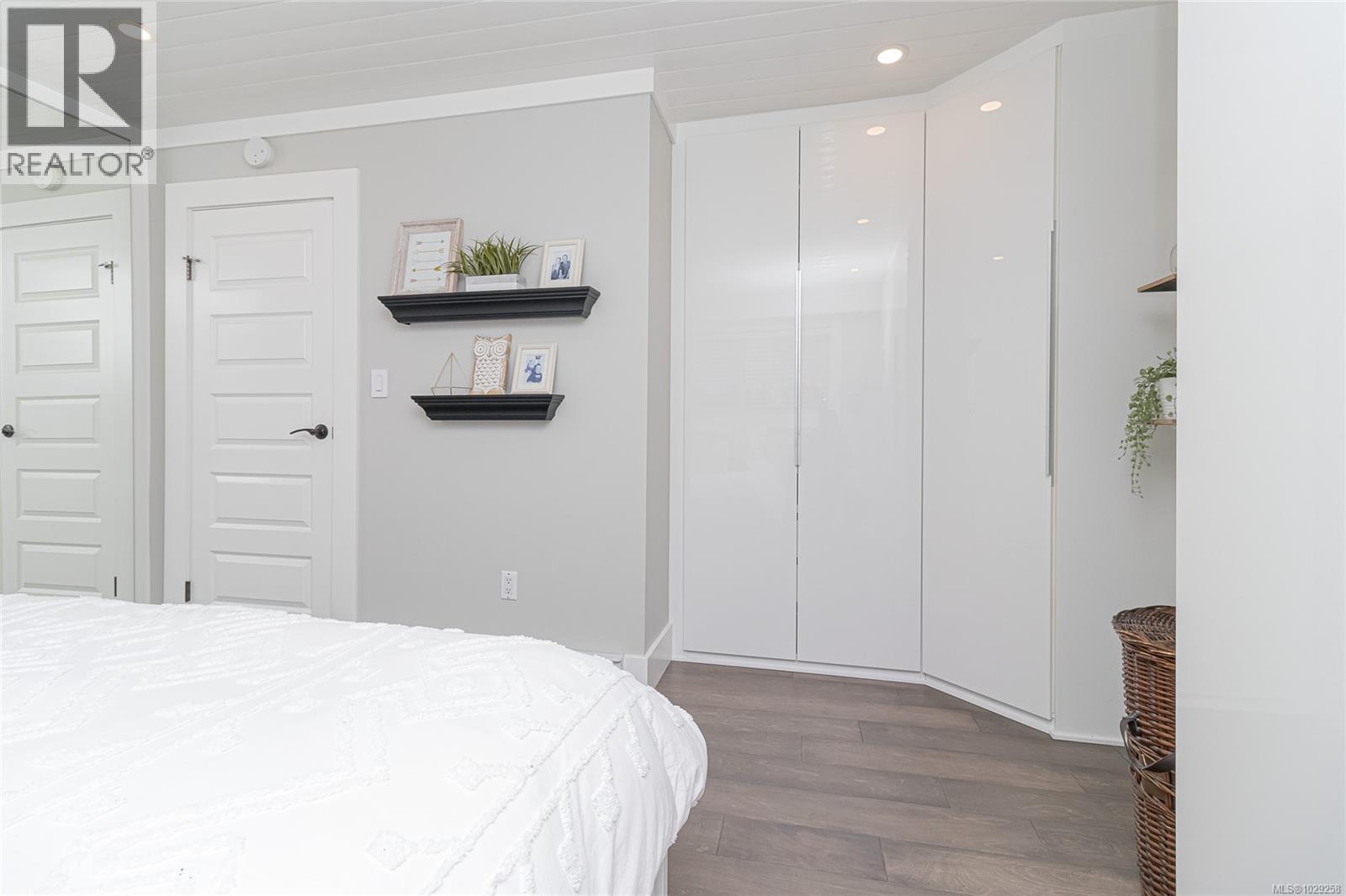  1911 Lisnoe Avenue, Central Saanich